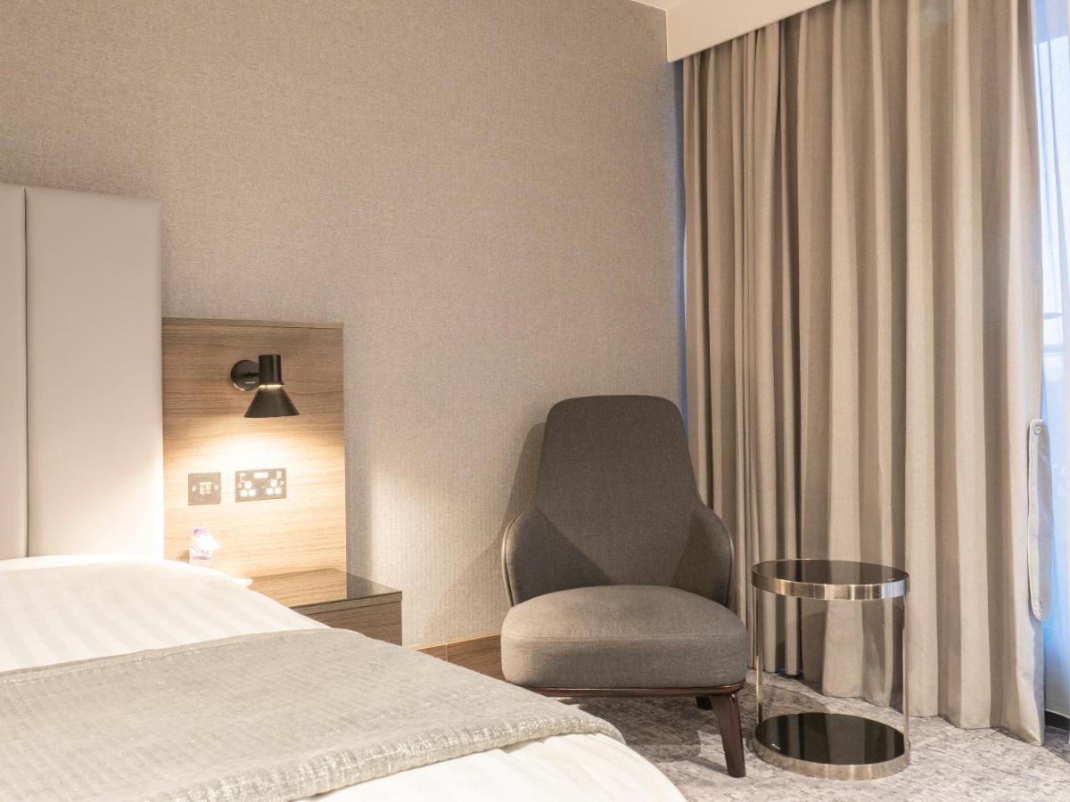 Отель Crowne Plaza London - Kingston By Ihg Surbiton Экстерьер фото