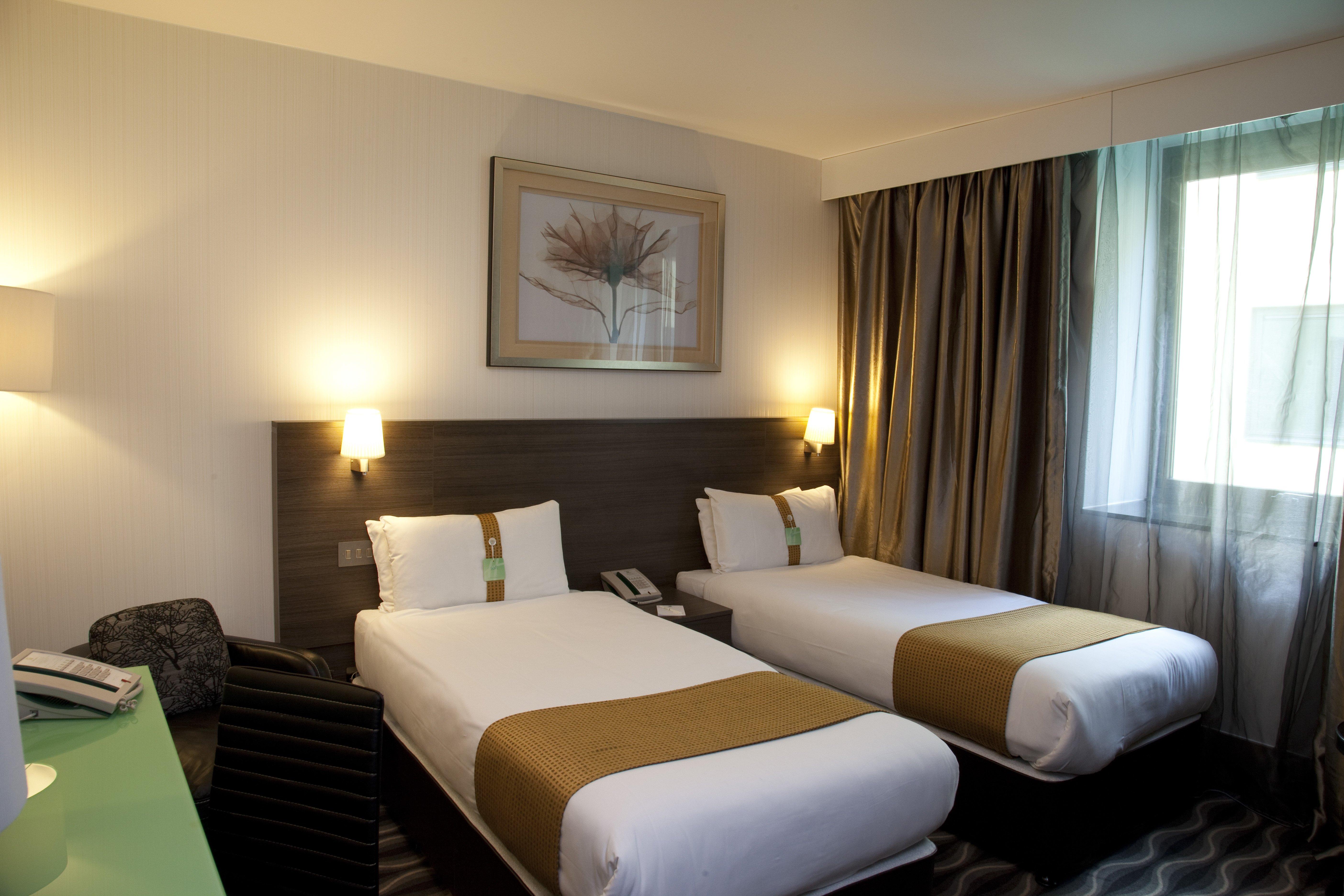 Отель Crowne Plaza London - Kingston By Ihg Surbiton Экстерьер фото
