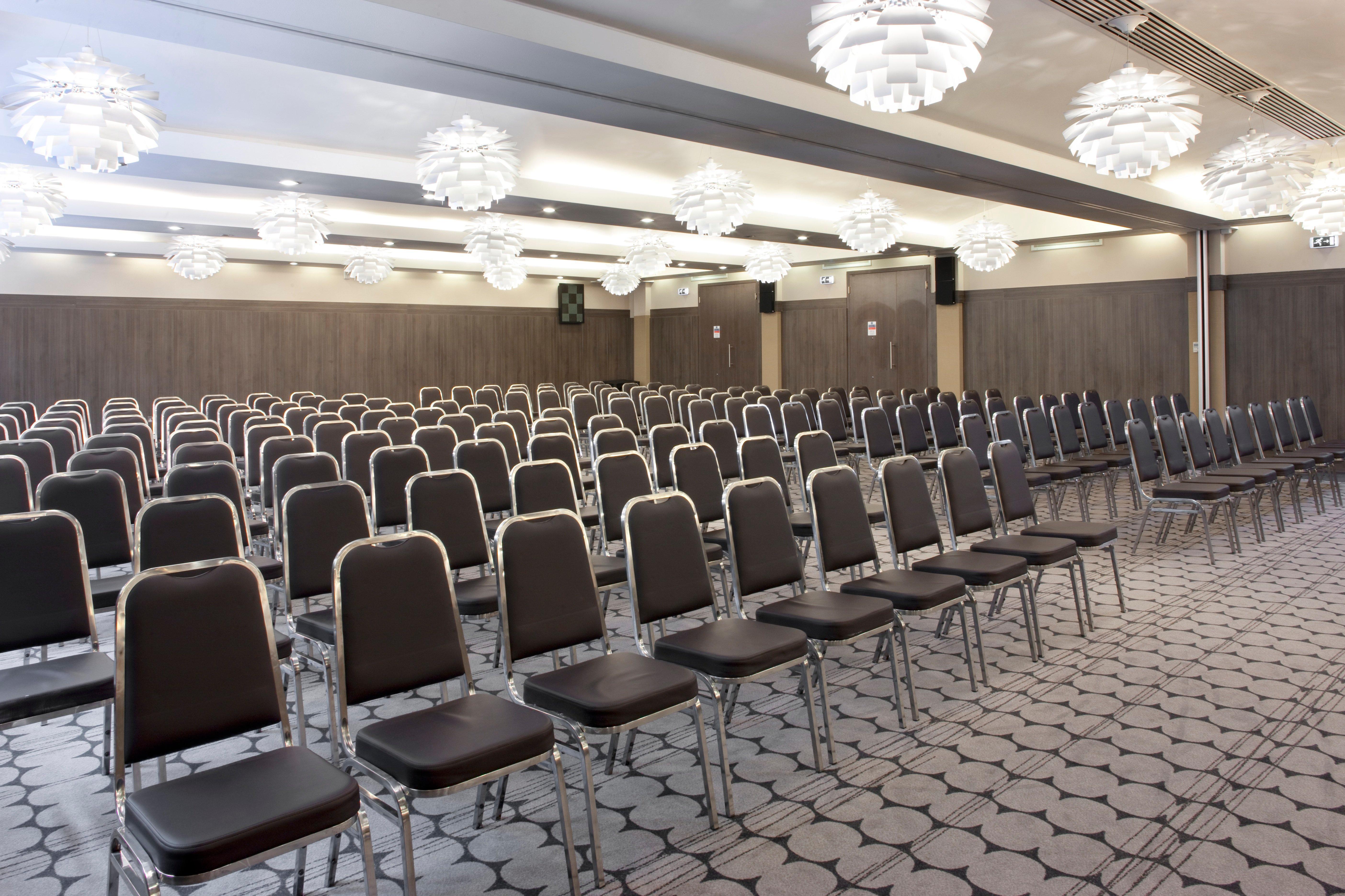 Отель Crowne Plaza London - Kingston By Ihg Surbiton Экстерьер фото