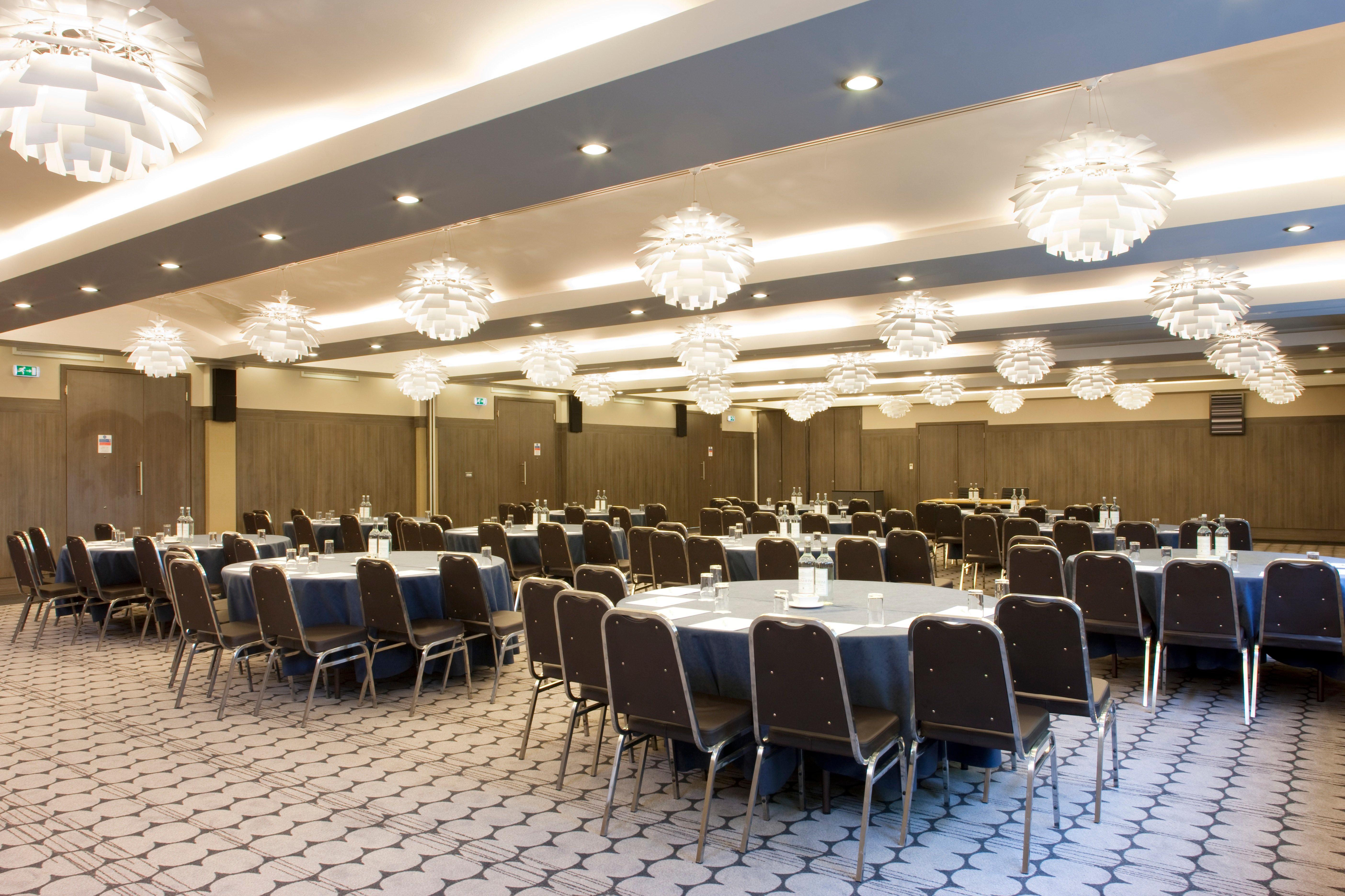 Отель Crowne Plaza London - Kingston By Ihg Surbiton Экстерьер фото