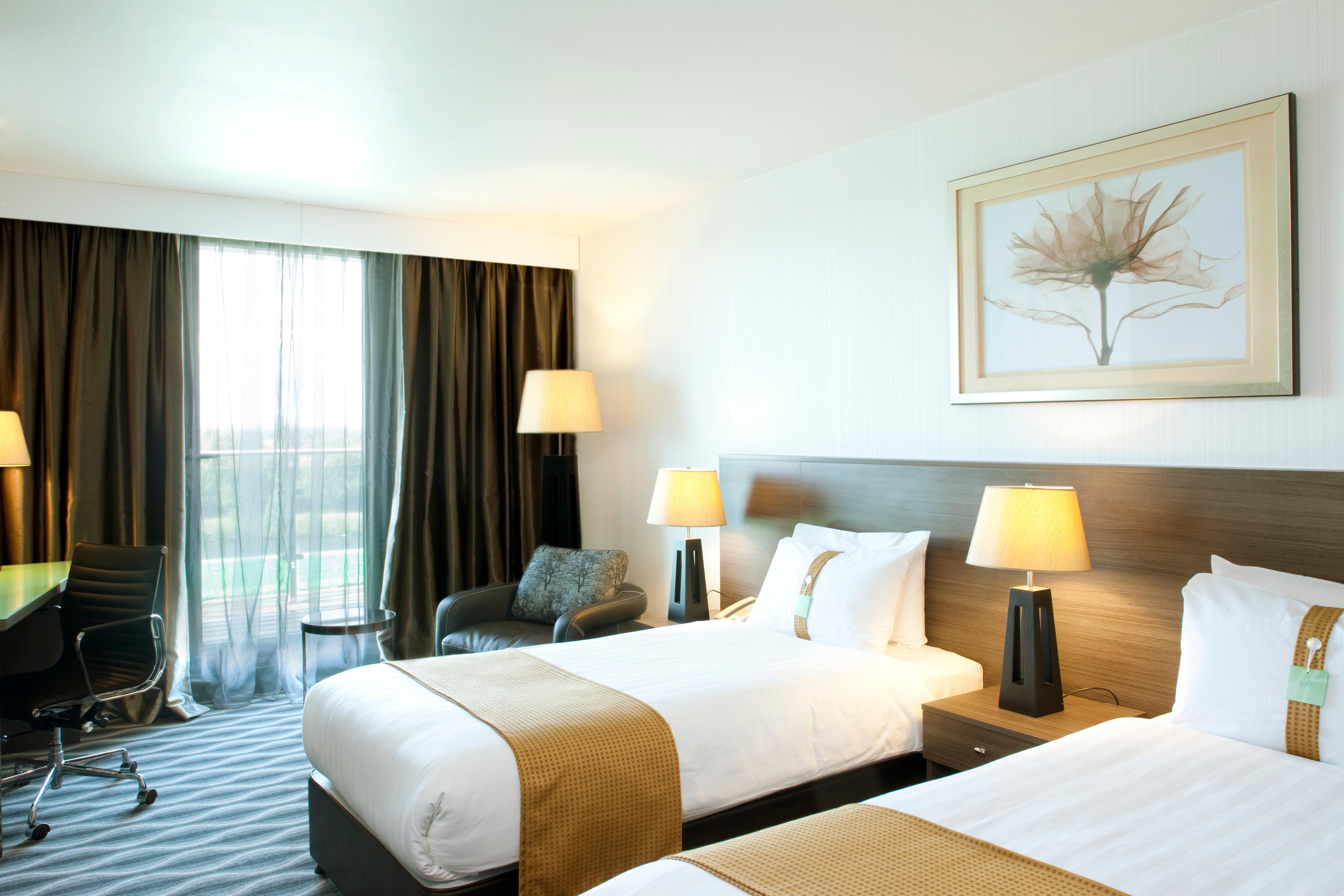 Отель Crowne Plaza London - Kingston By Ihg Surbiton Экстерьер фото