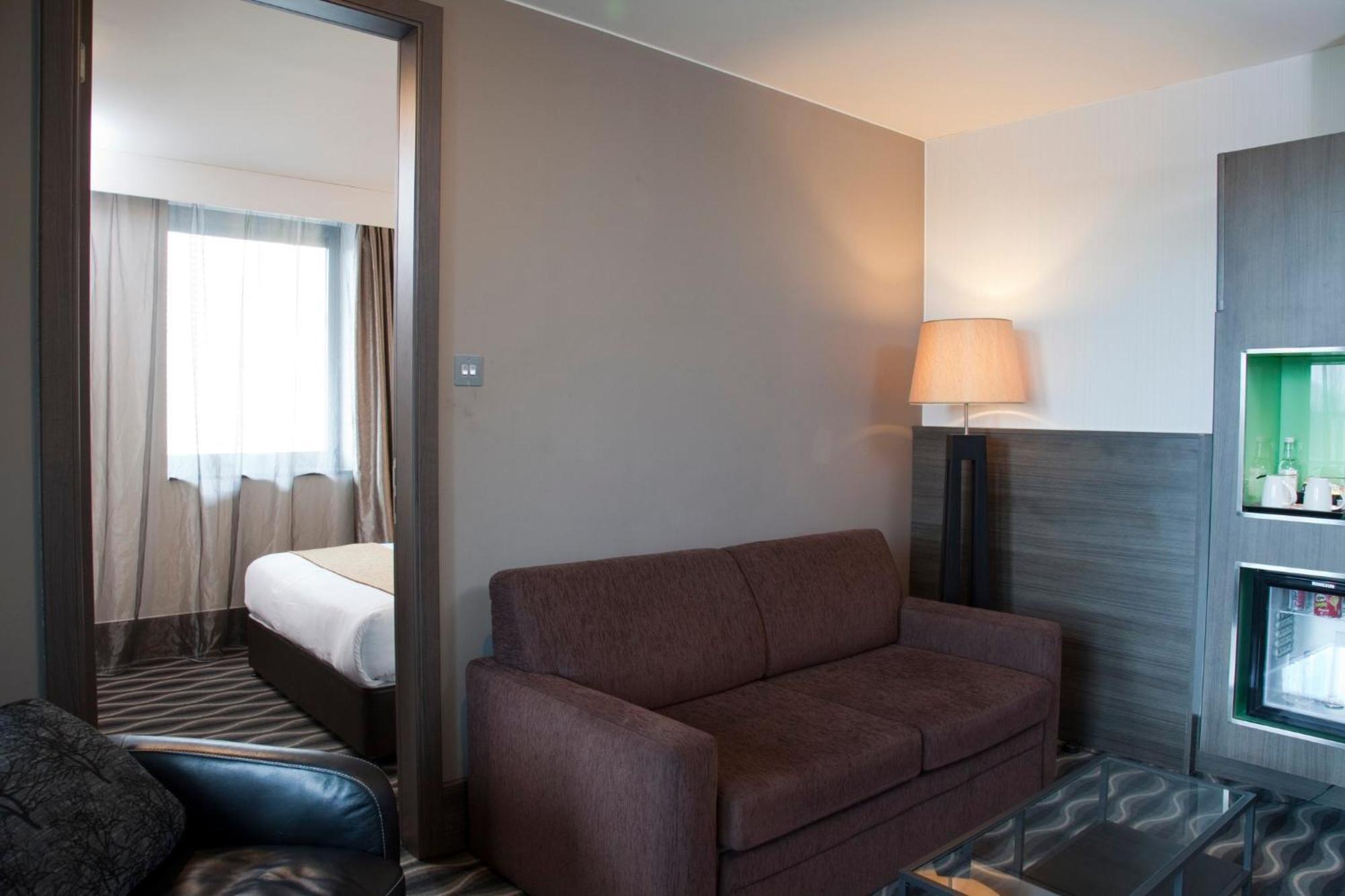 Отель Crowne Plaza London - Kingston By Ihg Surbiton Экстерьер фото