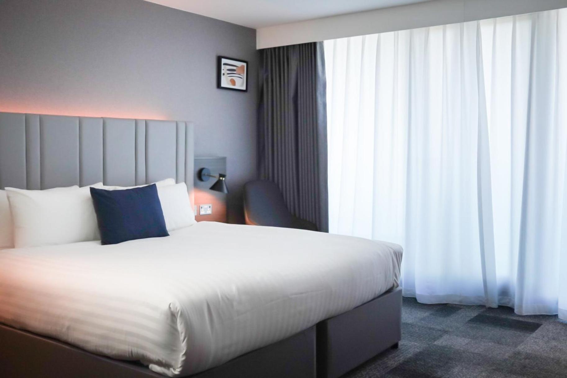 Отель Crowne Plaza London - Kingston By Ihg Surbiton Экстерьер фото