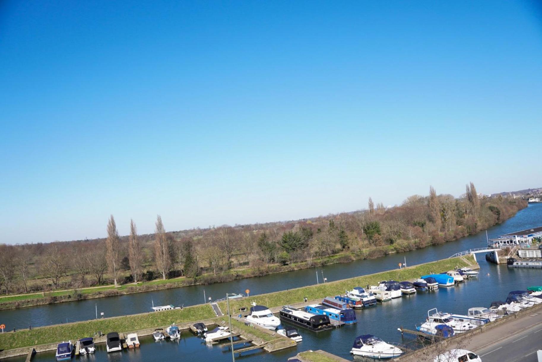 Отель Crowne Plaza London - Kingston By Ihg Surbiton Экстерьер фото